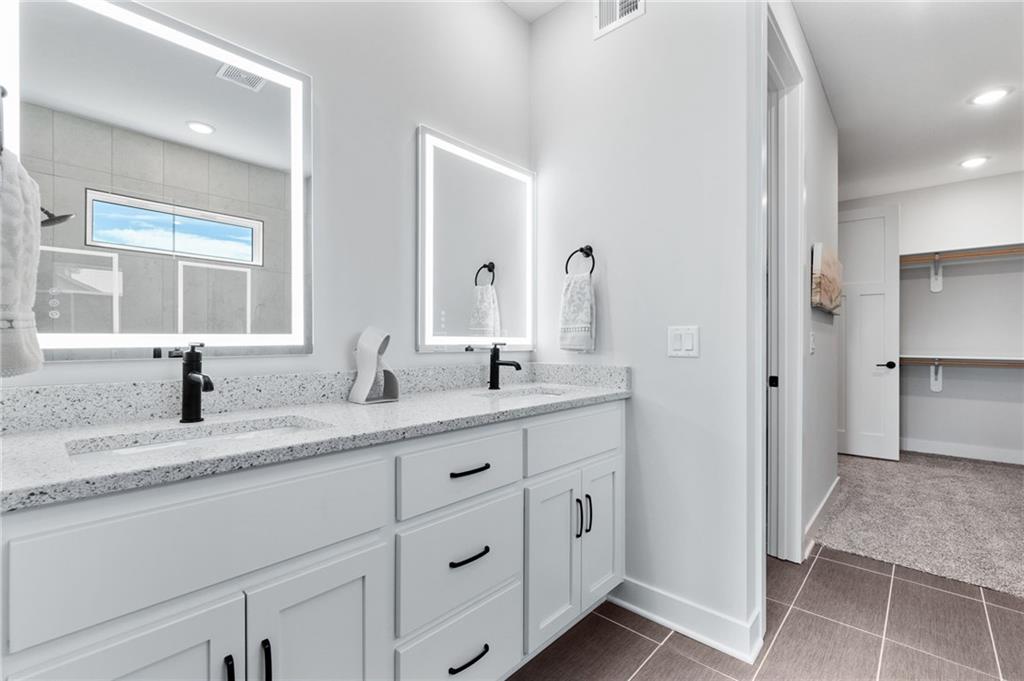 1526 N 162nd Circle Property Photo 18