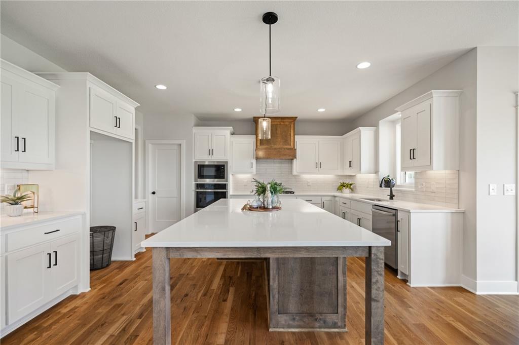 25010 W 142nd Street Property Photo 15