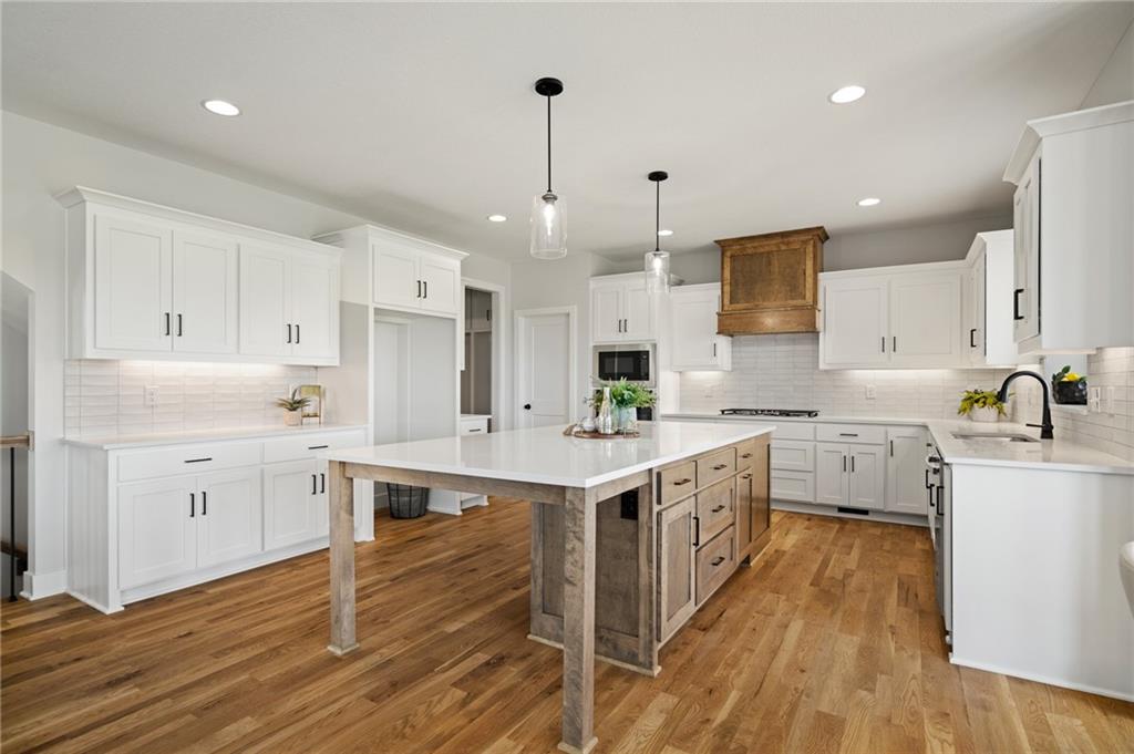 25010 W 142nd Street Property Photo 16