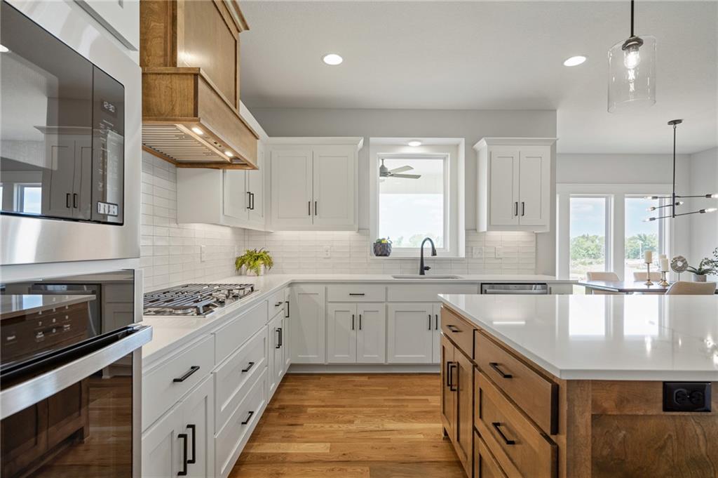 25010 W 142nd Street Property Photo 18