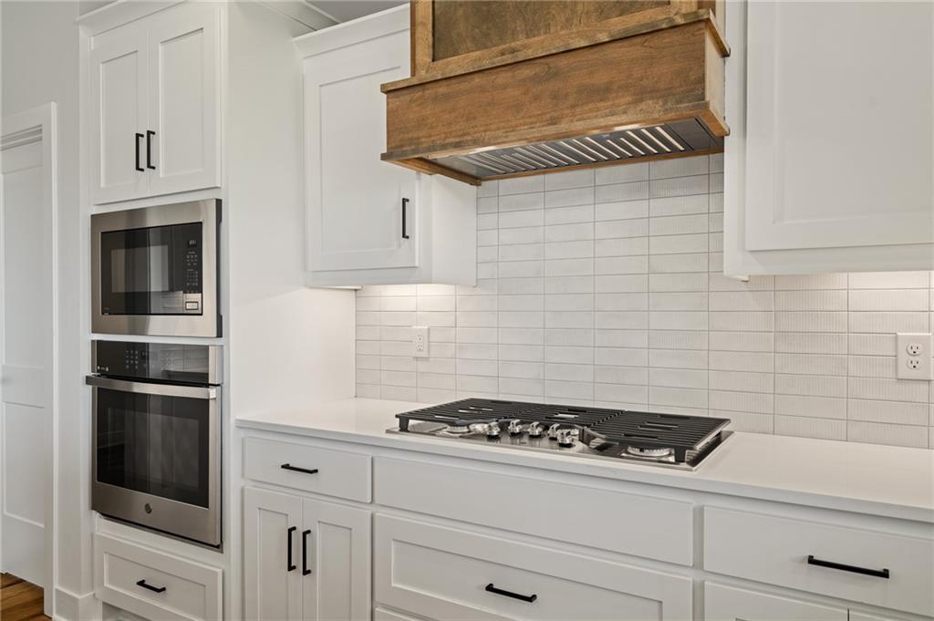 25010 W 142nd Street Property Photo 20