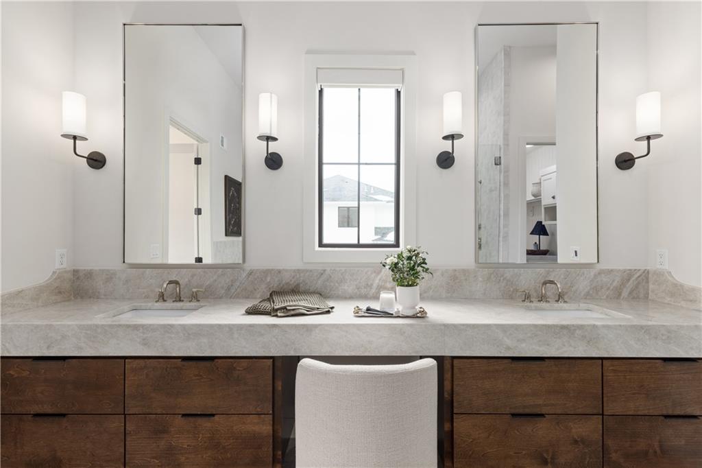 21396 W 93rd Court Property Photo 30