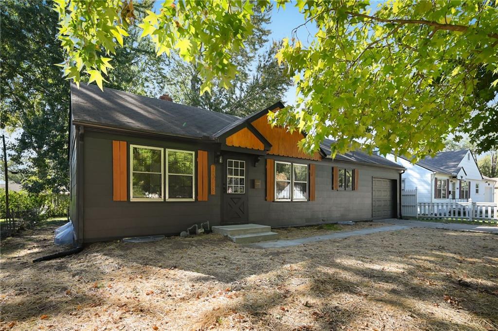 10913 E 57th Terrace Property Photo 1