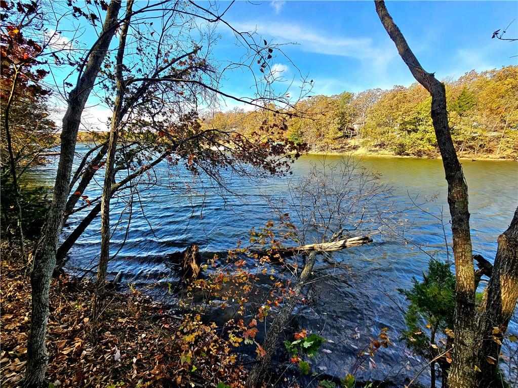 218 Ne Lakeside Drive Property Photo