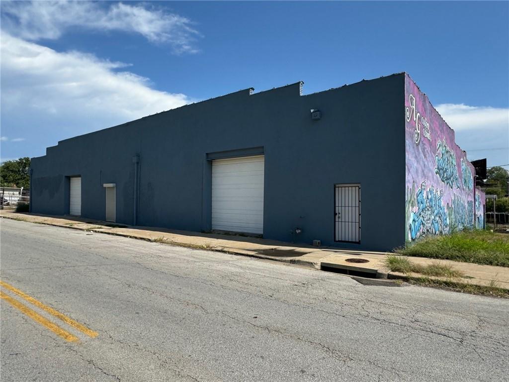 2125 Indiana Avenue Property Photo 2