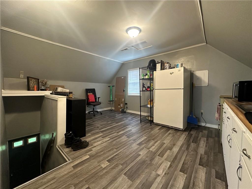 409 E 3rd Street Property Photo 3