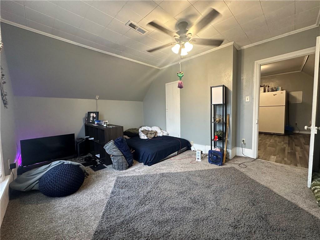 409 E 3rd Street Property Photo 7