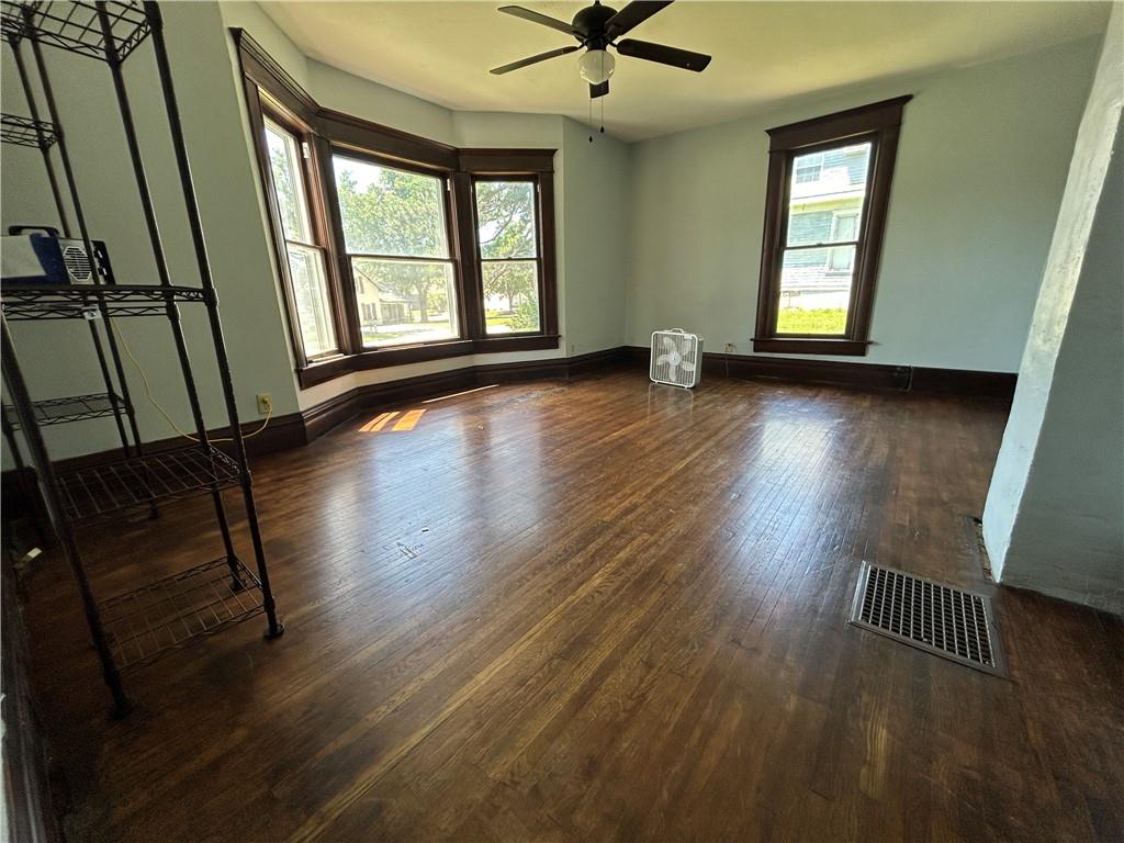 409 E 3rd Street Property Photo 14