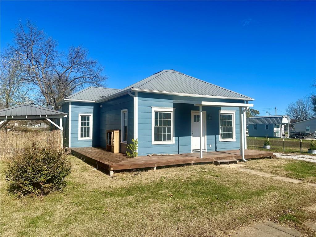 712 E Market Street Property Photo 1