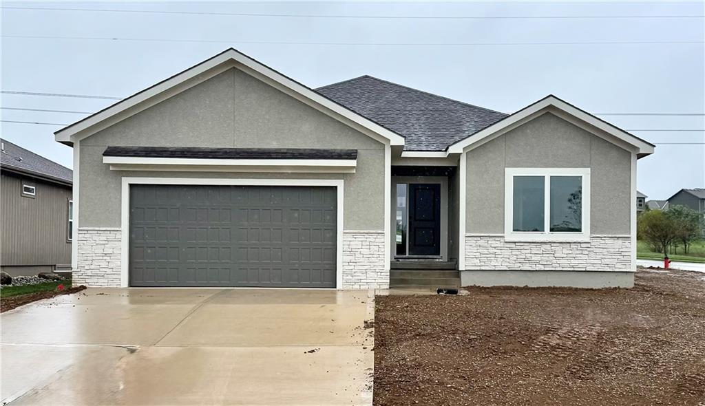 10101 N Oakland Avenue Property Photo 1