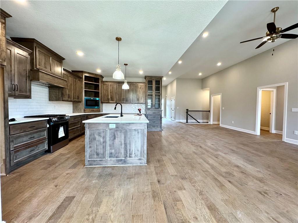 10101 N Oakland Avenue Property Photo 5