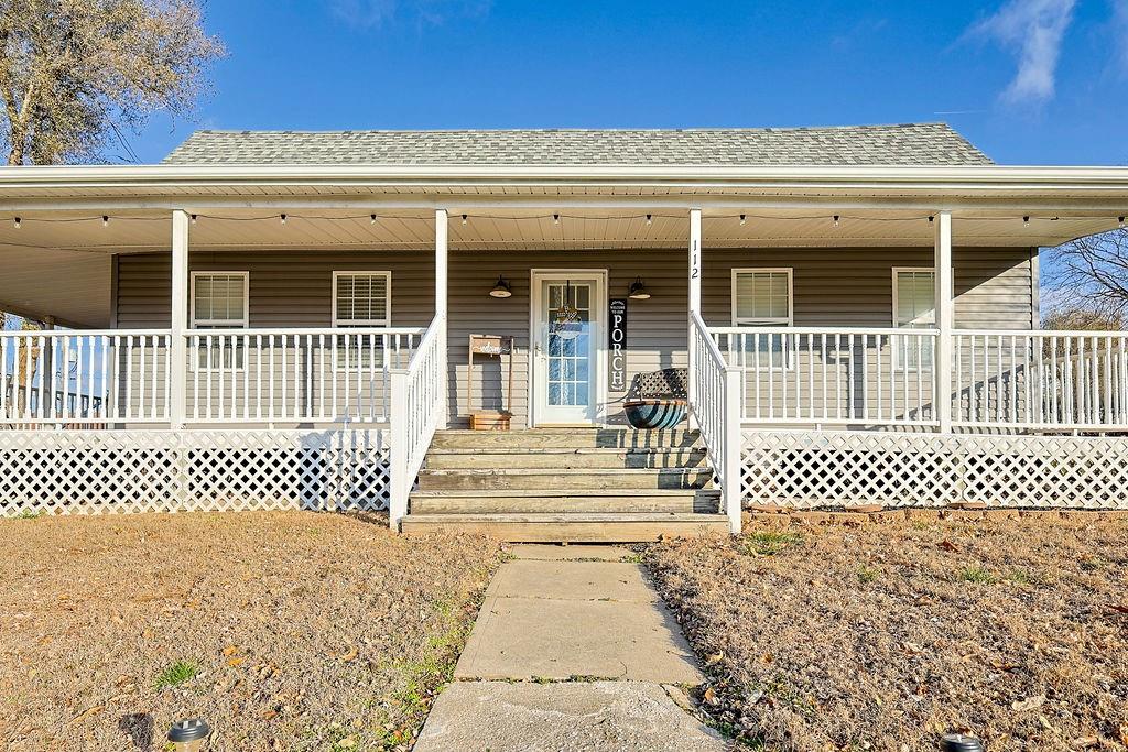112 E 2nd Street Property Photo 1