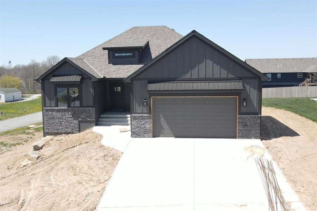 100 Wagers Circle Property Photo 1
