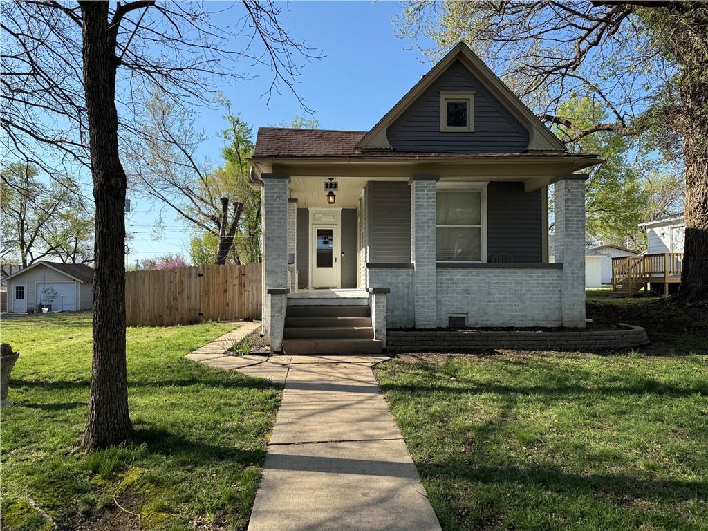 323 W 6th Street Property Photo