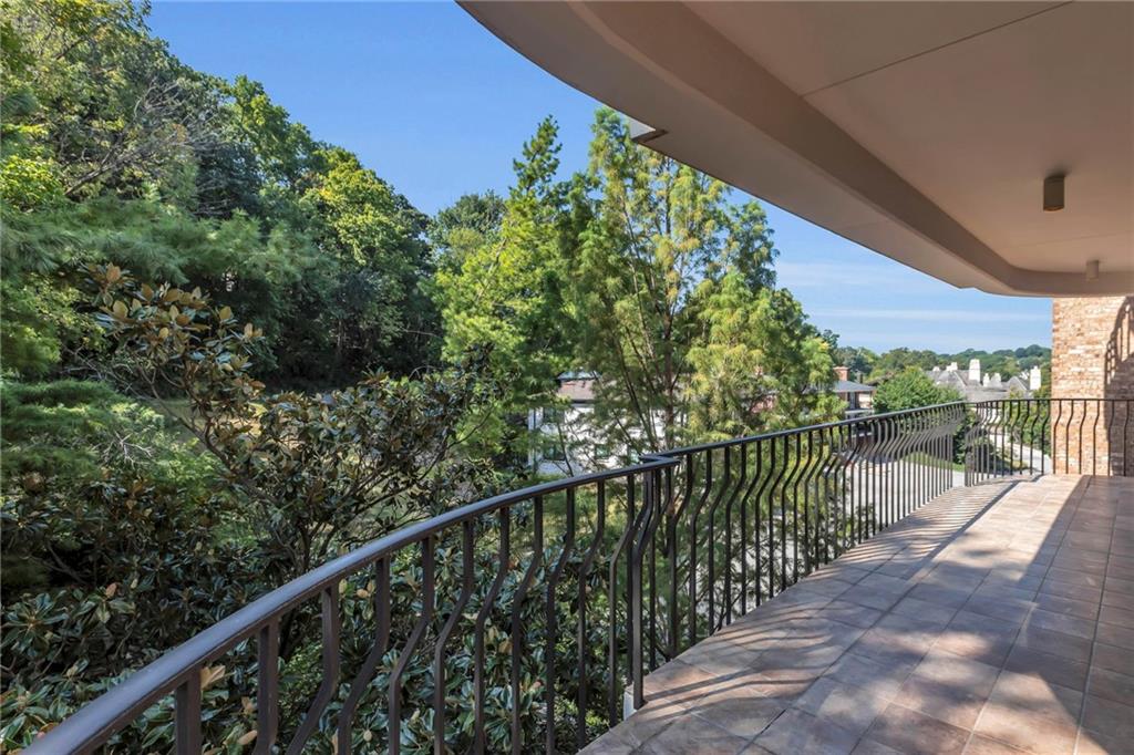 433 Ward Parkway Property Photo 1