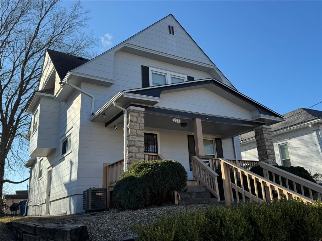 229 E Elm Street Property Photo