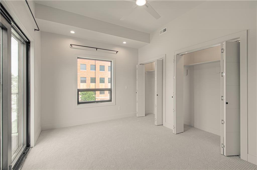 200 W Gregory Boulevard Property Photo 9