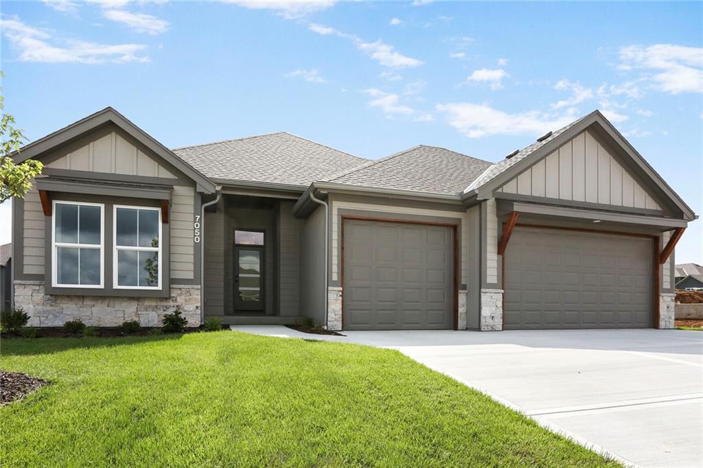 7050 NW Yulich Court Property Photo 1