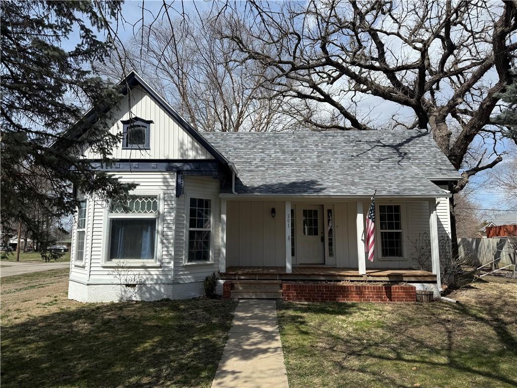 201 E 3rd Street Property Photo
