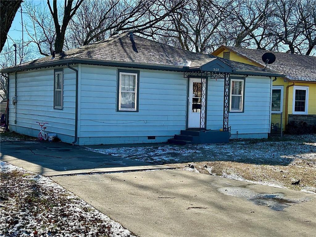 3128 Grand Avenue Property Photo