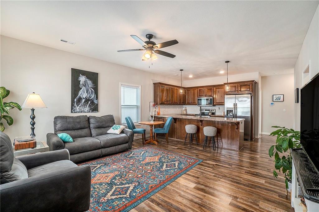 1740 S Park Drive Property Photo 4