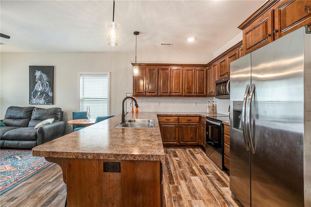 1740 S Park Drive Property Photo 9