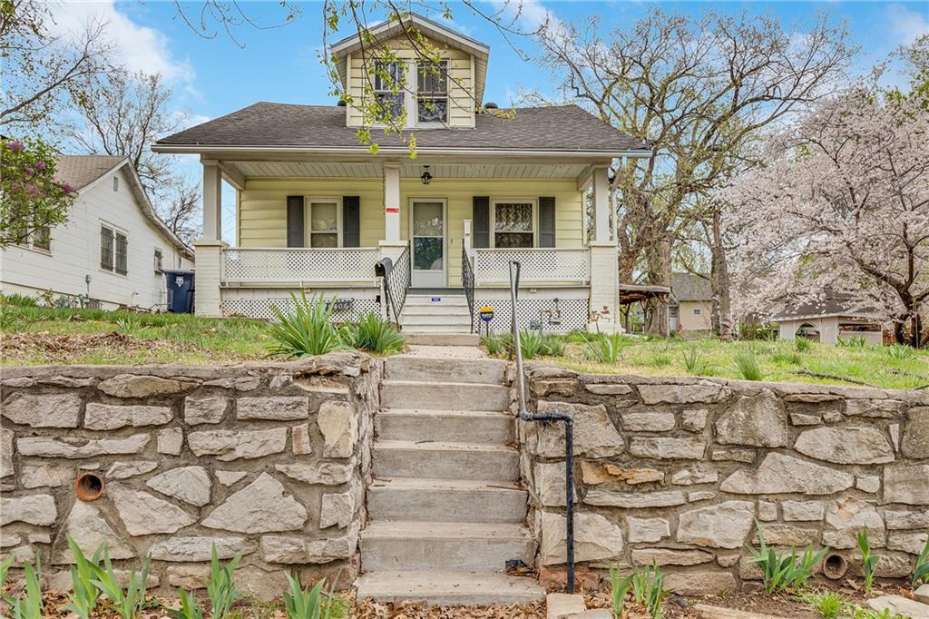 8406 Independence Avenue Property Photo