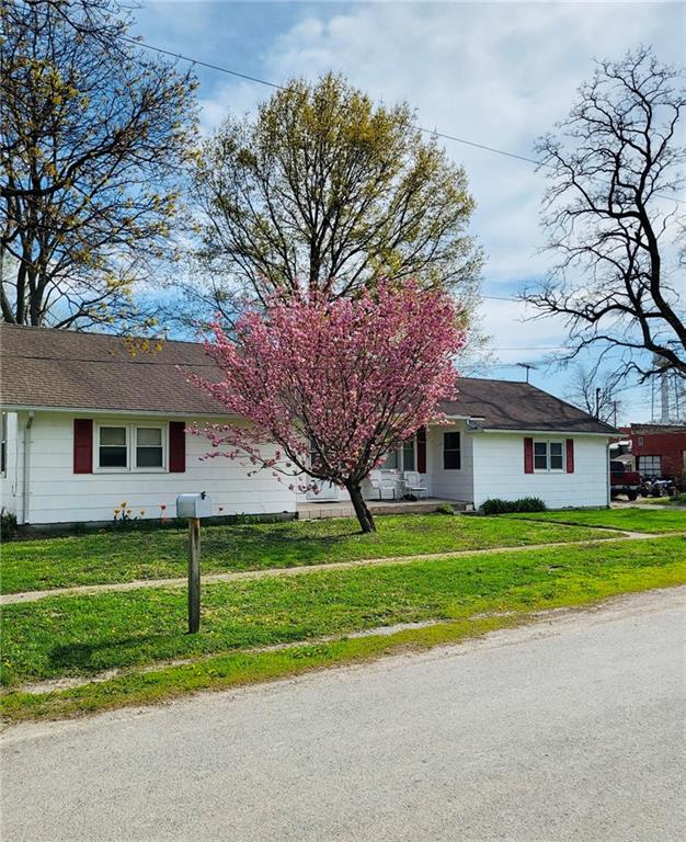 206 E Elm Street Property Photo