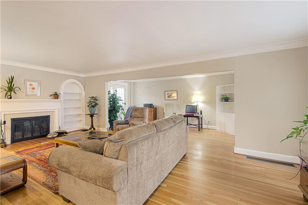 22 W 66th Street Property Photo 3
