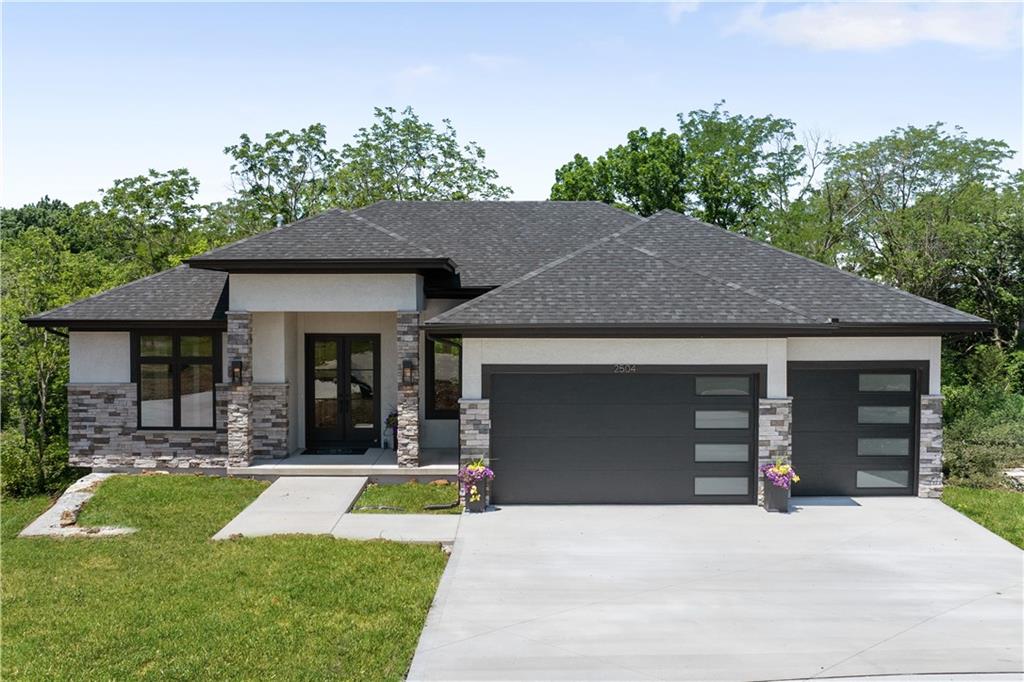2504 Ne Woodland Oak Circle Property Photo 1