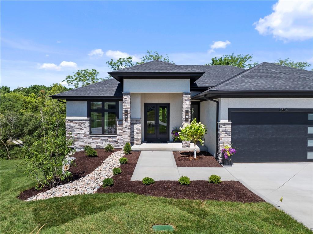 2504 Ne Woodland Oak Circle Property Photo 3