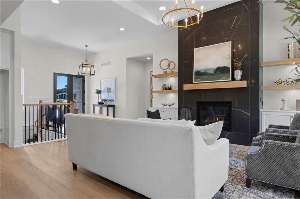 2504 Ne Woodland Oak Circle Property Photo 7