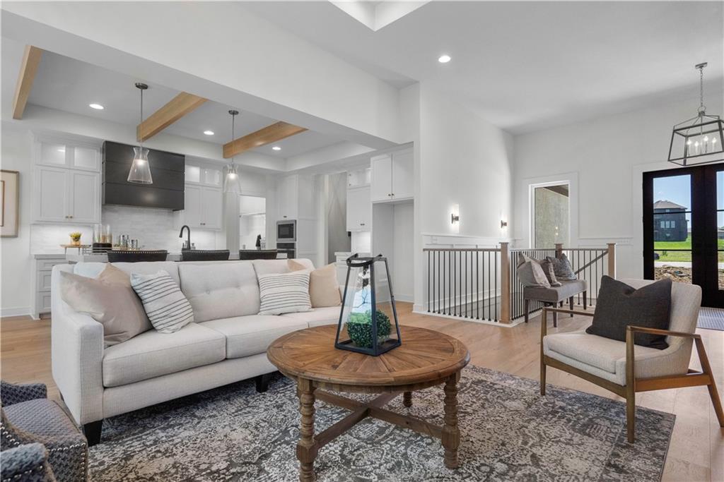 2504 Ne Woodland Oak Circle Property Photo 8