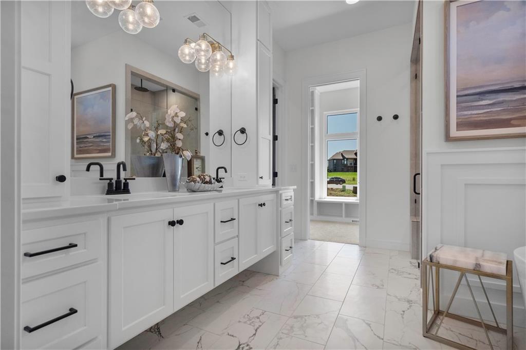 2504 Ne Woodland Oak Circle Property Photo 31