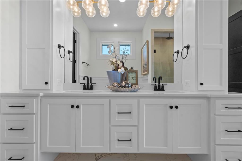 2504 Ne Woodland Oak Circle Property Photo 32