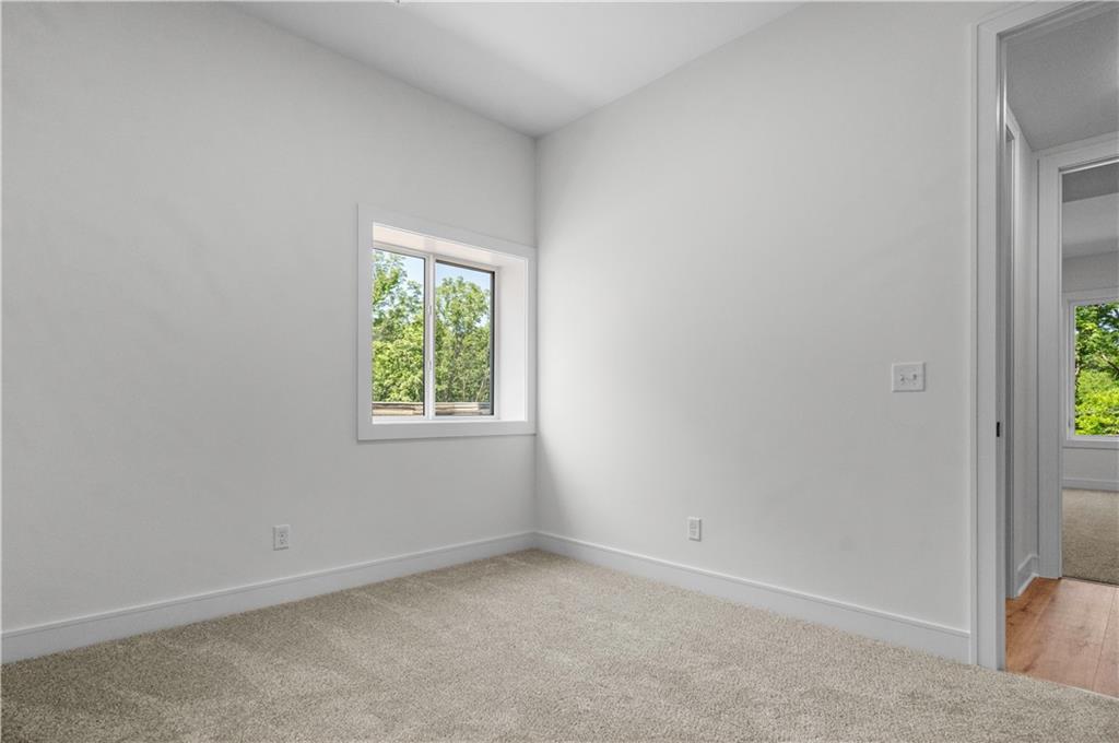 2504 Ne Woodland Oak Circle Property Photo 52