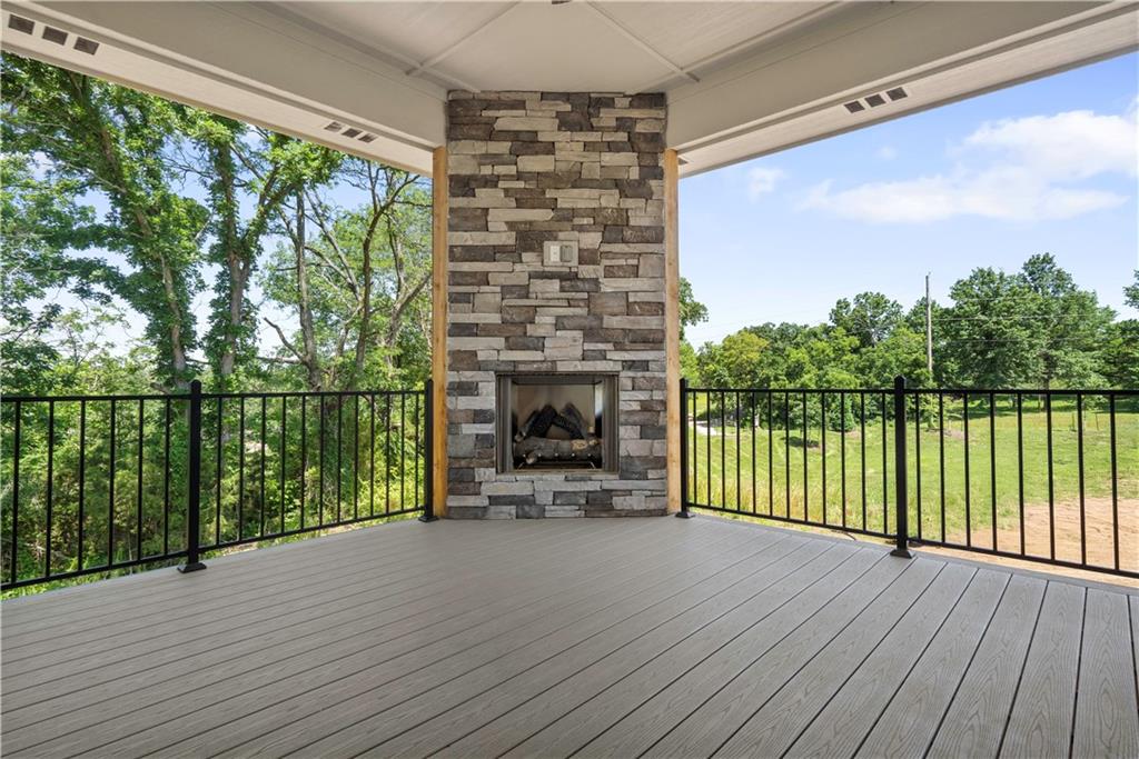 2504 Ne Woodland Oak Circle Property Photo 58