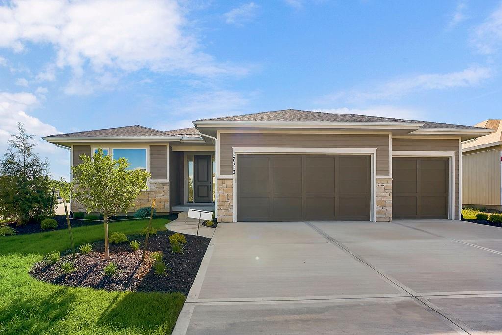 17312 Oakshire Street Property Photo 1