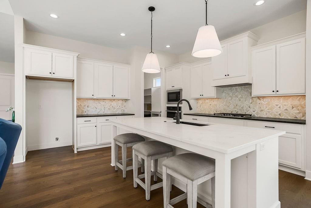 17312 Oakshire Street Property Photo 8