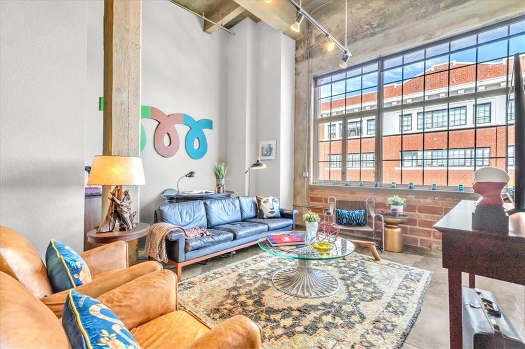 321 W 7th Street Property Photo