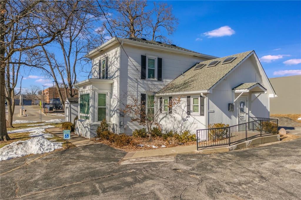 1007 W Walnut Street Property Photo