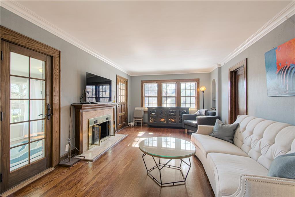300 E 67th Street Property Photo 4
