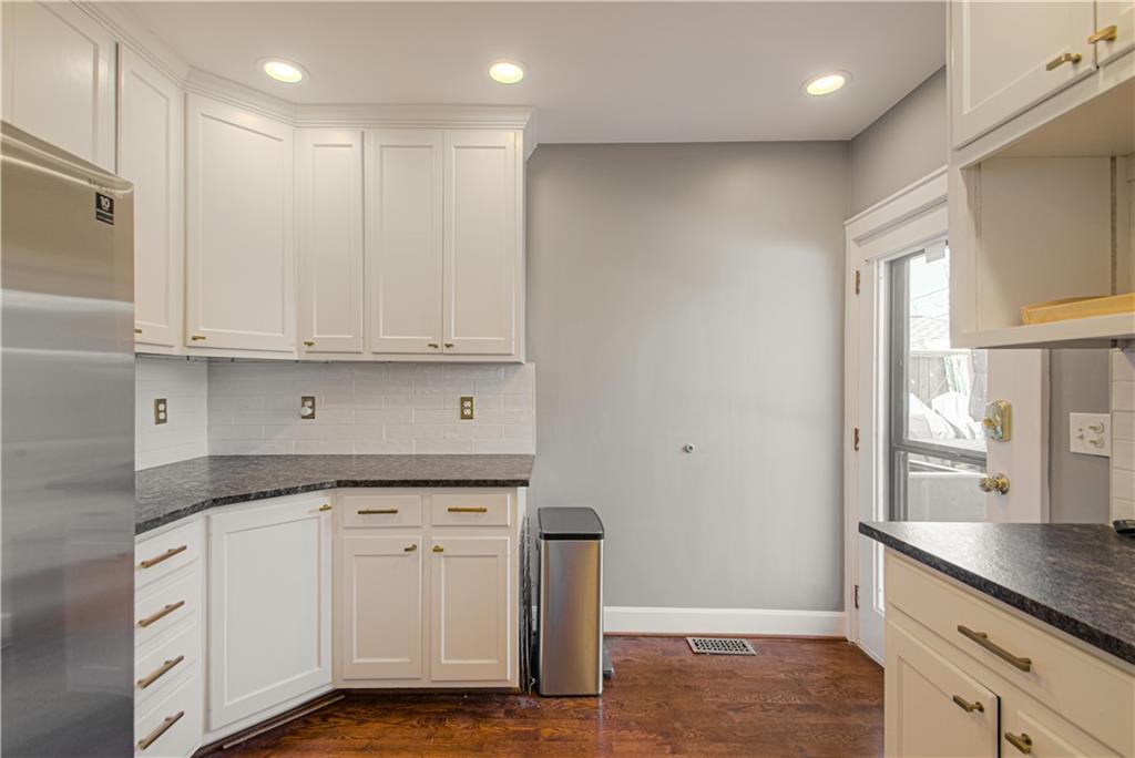 300 E 67th Street Property Photo 11
