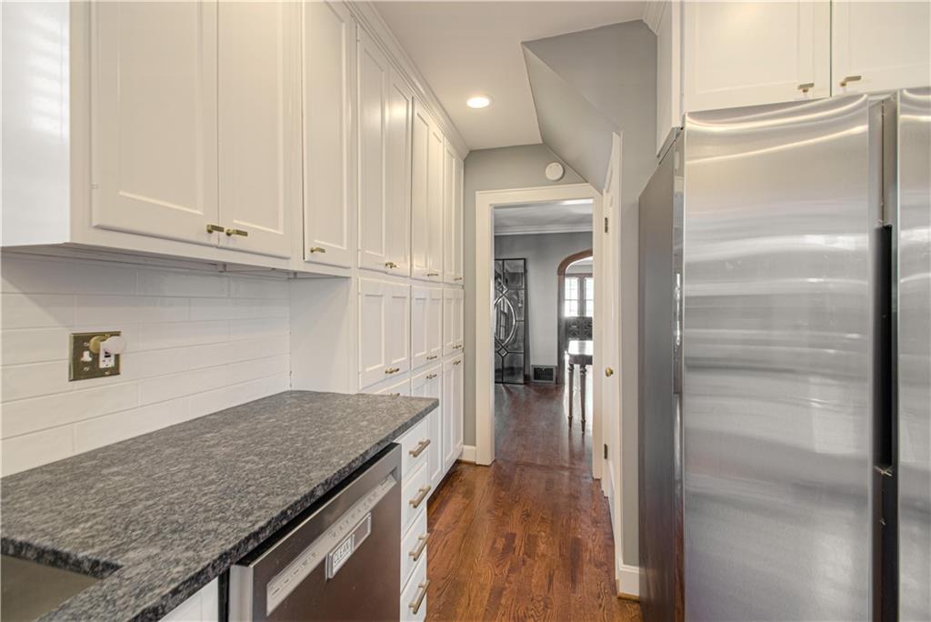 300 E 67th Street Property Photo 12