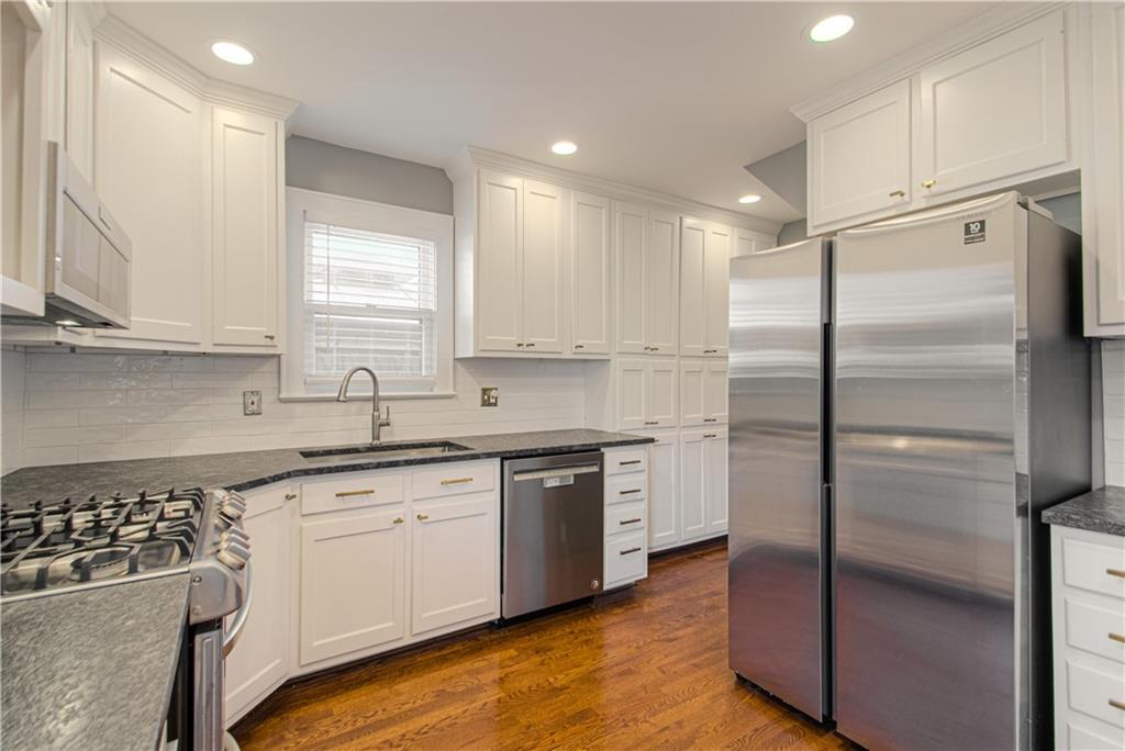 300 E 67th Street Property Photo 13