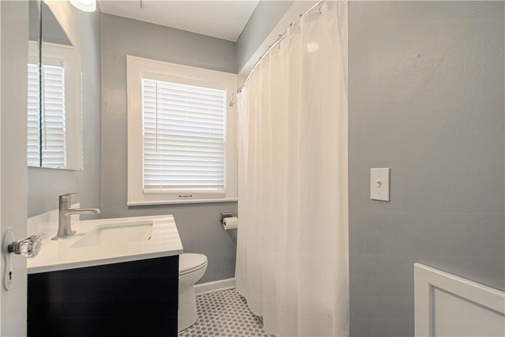 300 E 67th Street Property Photo 16