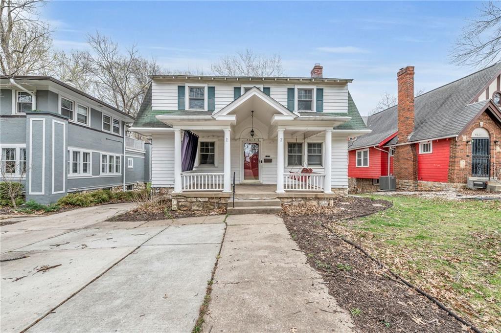 5615 Oak Street Property Photo
