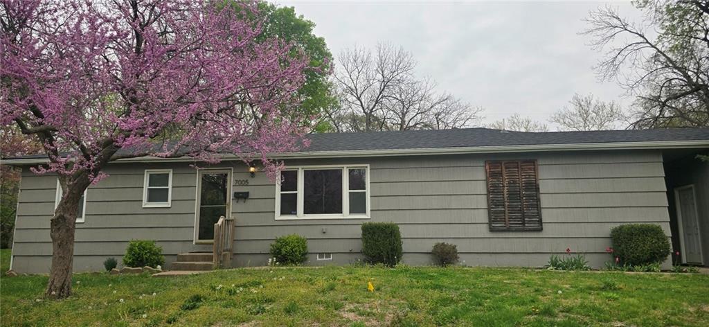 7005 N Baltimore Avenue Property Photo