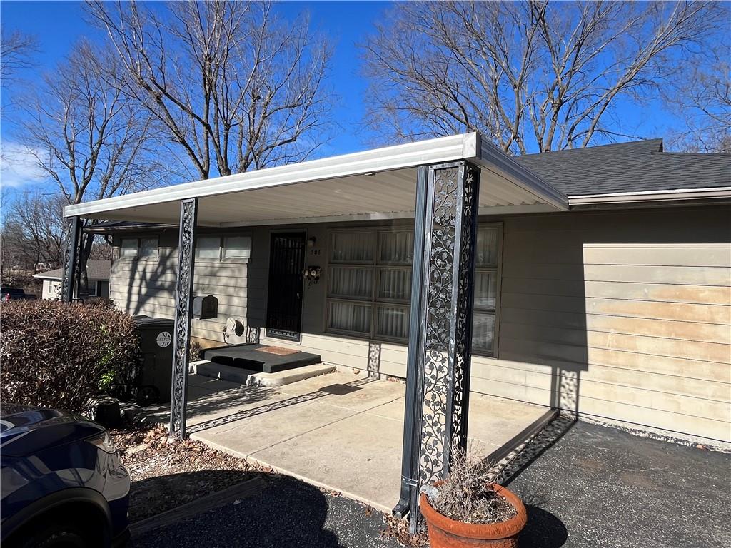 306 Lake Drive Property Photo