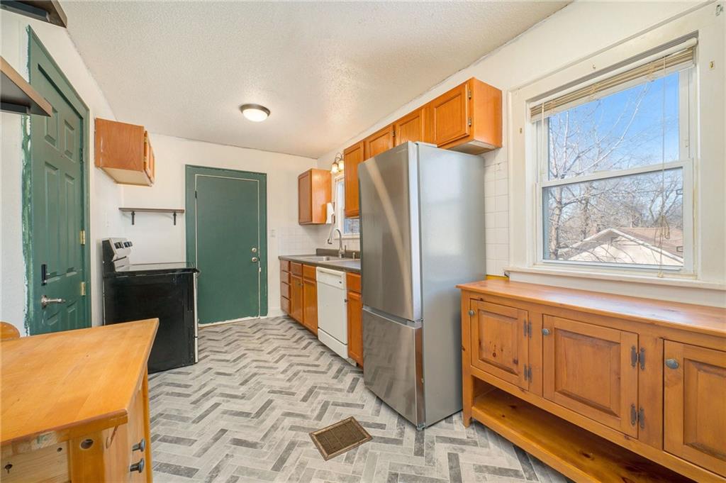 7220 Wabash Avenue Property Photo 8